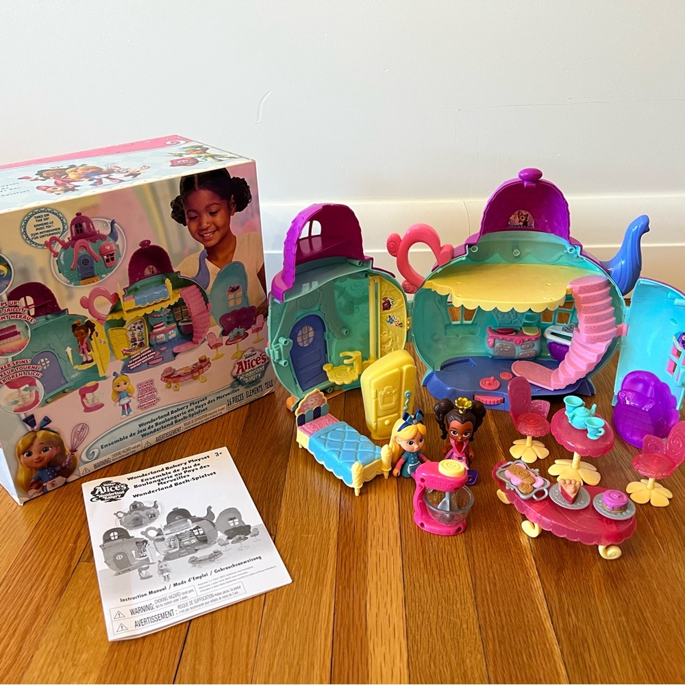 Disney Alice’s Wonderland Bakery Playset
